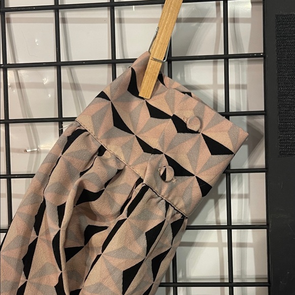 Elaine Rose Geometric Pattern Blouse - Picture 3 of 11